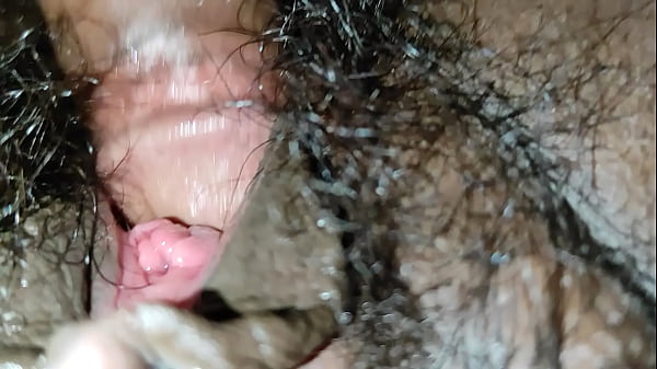 Istri Desi Yang Panas Tengah Digerogoti