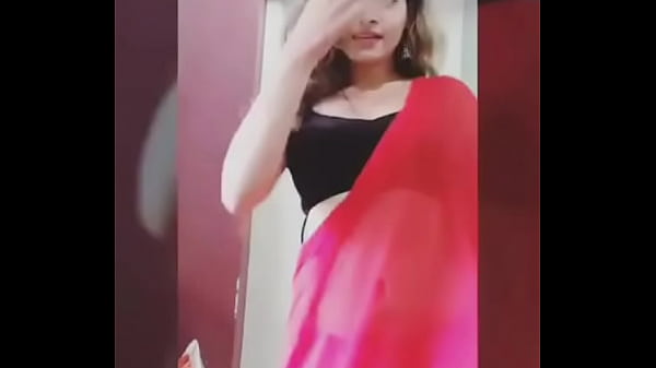Istri Desi Cantik Menggoda Menari Striptis Penuh Gairah