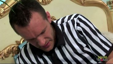 Wasit Sepakbola Dan Ibu-ibu Penggemar Bola Berdada Montok Bercinta Keras Usai Latihan