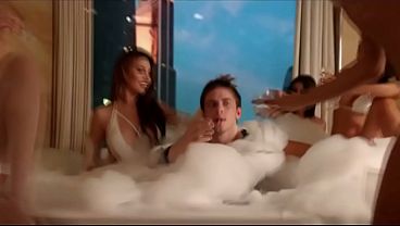 Arab Montok Yang Bergairah Melahap Memek Lembab Kaptennya