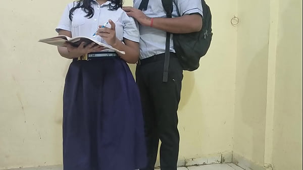 देसी चुदाई की गर्म कहानी: पुराने यार के साथ बिस्तर में मचा तूफ़ान