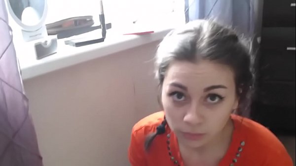 Anak Tiri Mengisap Ayah Tirinya Saat Ibu Tirinya Keluar Rumah