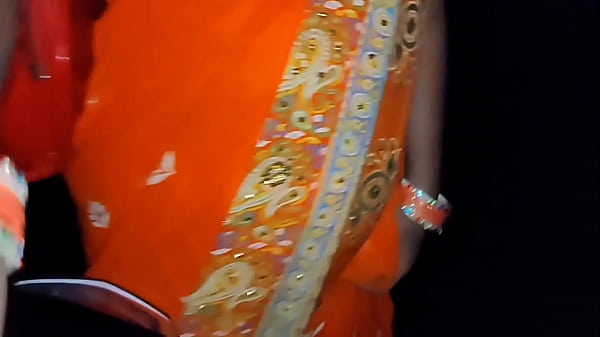 रात के सफ़र में दीदी से माँगा, आज तन-मन जल रहा है, कुछ तो दे दो