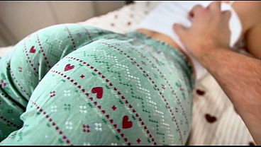 Kakak Tiri Memijat Adik Tirinya Dengan Penuh Gairah Hingga Tubuhnya Bergetar!