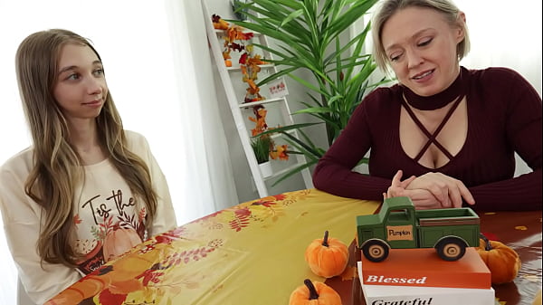 Ikatan Mesra Breezy Bri Dan Kakak Tiri Sebelum Makan Malam Thanksgiving