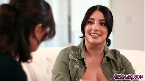 Sarah Arabic Menyerah Pada Hasratnya Dan Mengaku Pada Mantan Komandannya, Casey Calvert, Bahwa Tubuhnya Mendidih Untuk Disentuh Dan Dirasuki.