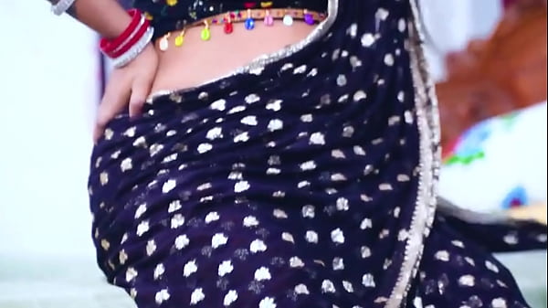 Bokong Montok Bhabhi India Digoyang Sambil Masak Di Dapur – Adegan Panas