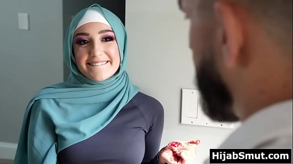 Gadis Muslimah Polos Digembleng Pelatih Sepak Bolanya Hingga Jadi Pemain Terbaik