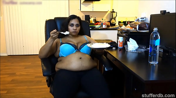 Desi Rose Sangat Tergila-gila Pada Pai Yang Menggoda!