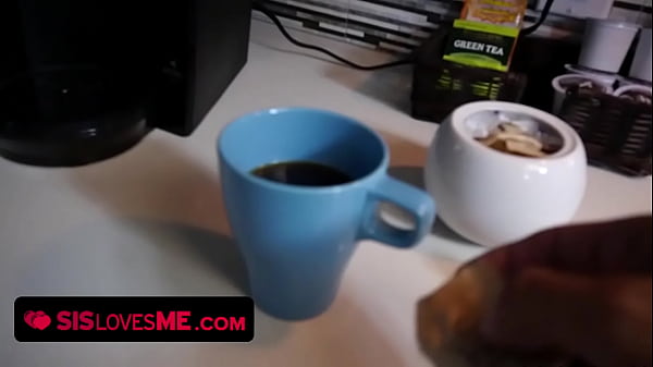 Cece Capella Membayar Hutang Dengan Tubuhnya Yang Menggoda