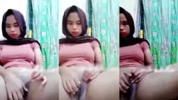 Gadis Berjilbab Menggoda Pacar Dengan Aksi Mesra Yang Menggairahkan