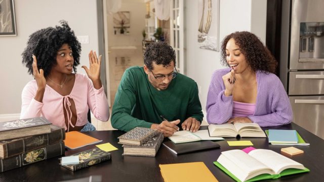 Gadis Kampus Mesum Belajar Mengisap Kontol Besar