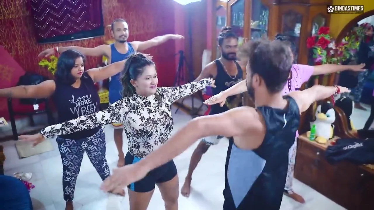 Kelas Yoga 2025: Adegan Panas Dan Liar Dalam Video Hindi