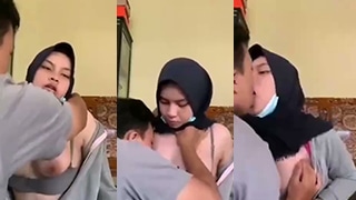 Mau Nyusu Payudara Pacar Habis Pulang Sekolah