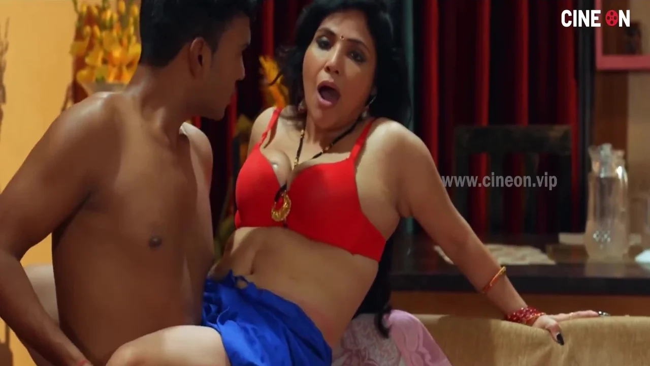 Tadap 2024: Adegan Panas Dan Mesra Di Episode Perdana Seri Web Hindi