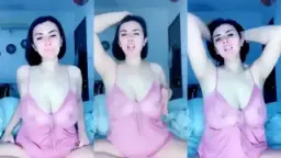 Tante Viona Dengan Payudara Besar Menggoda Dan Uting Yang Menonjol