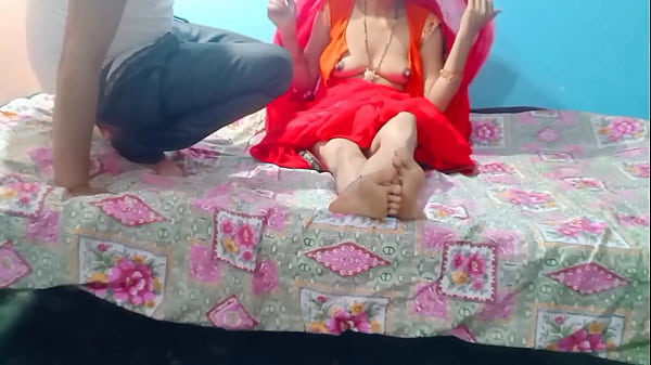 भाभी ने देवर के साथ अकेले में उठा दिया पेटीकोट, दोनों की गर्म मस्ती छलकने लगी