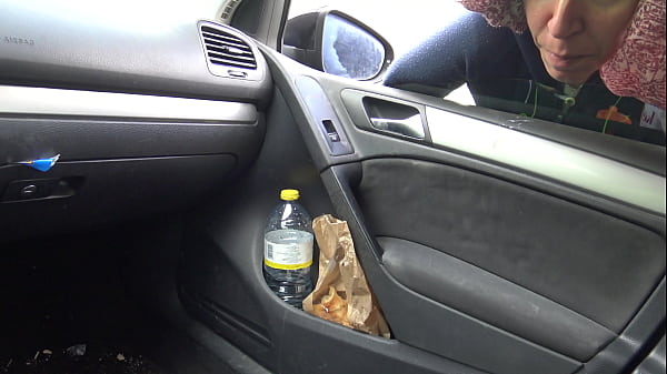 Wanita Dewasa Turki Tersandung Pengintai Yang Pamer Kontol Besar Di Depannya