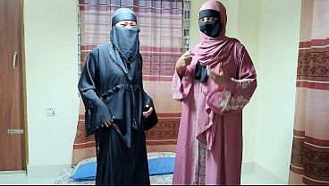 Adik Tiri Berhijab Menggoda, Merayu Kakak Tiri Untuk Menyentuh Bagian Paling Sensitif
