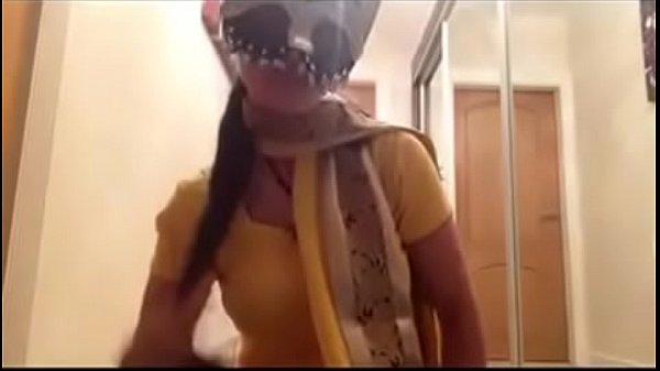 Gadis India Panas Menggoyang Tubuhnya Sendiri Hingga Klimaks.