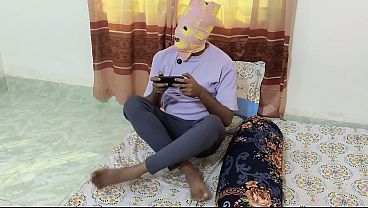 Aku Menghamili Adik Tiriku Karena Membiarkannya Main Game.