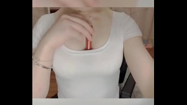 Gadis Tiongkok Dengan Payudara Besar, Tunjukkan Dadamu Yang Menggoda