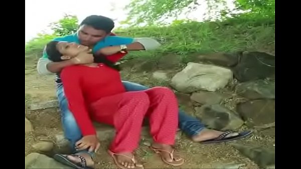 Desi Dicium Dengan Nafsu Dan Payudaranya Diremas Penuh Gairah