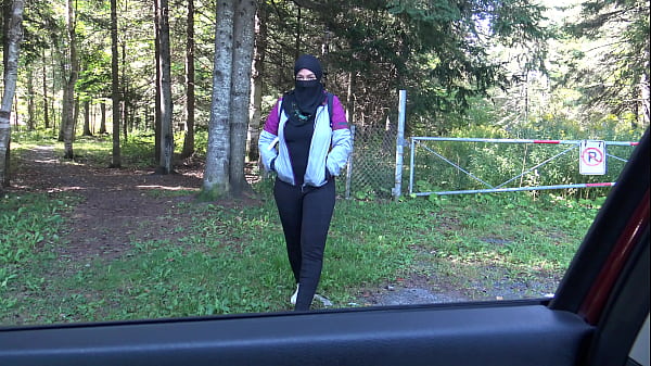 Seorang Ibu Panas Turki Terganggu Saat Polisi Jerman Mengeluarkan Kontol Besarnya