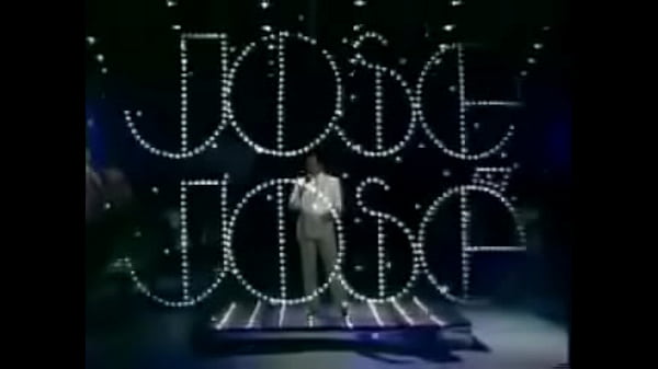 Tubuhku Terbelenggu Di Atas Panggung