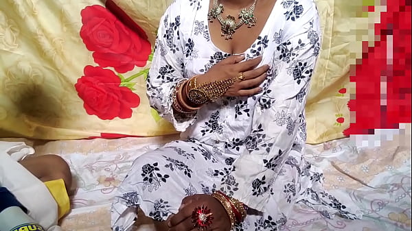 छोटी बहू ने ससुर के साथ गर्म मौका पाकर बेटे को बाहर भेजकर जंगली देसी चुदाई का आनंद लिया