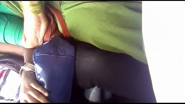 Desi Dengan Pantat Montok Yang Menggoda Bagian 2