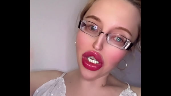 Bercerita Dalam Bahasa Rusia Dengan Aksen Yang Menggoda