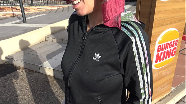 Wanita Turki Lapar Tak Ragu Tukar Ranjang Demi Seporsi Burger!