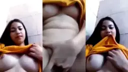 Bocil Montok Goyang Payudara Bulat Sange Colmek