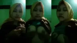Ratna Telah Bebas, Payudara Besar Bulatnya Bikin Goyang