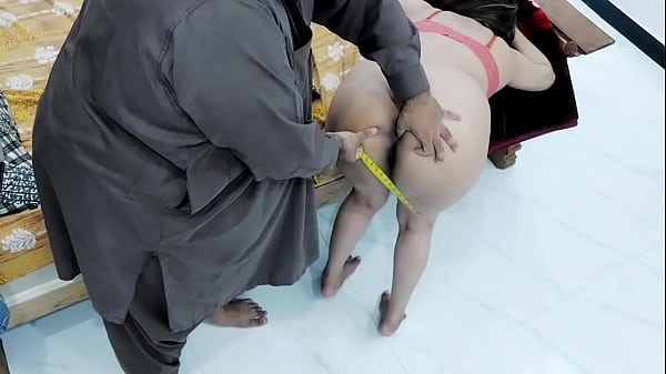 Penjahat India Menggila, Ngentot Keras Gadis Desa Gawar Yang Montok, Doggy Style Sambil Bisik Mesra