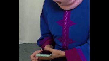 مغامرة جنسية نارية بين فتاة سعودية متحررة وسائقها المثير