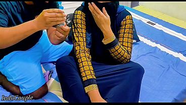 Adik Tiri Berhijab Ngesek Pakai Mainan, Malah Salah Lubang Colokannya!