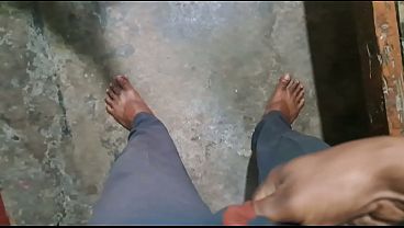 Pacar Desi Melayani Kekasihnya Dengan Mulut Di Kamar Mandi