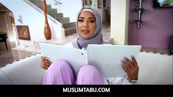 Muslimtabu – Gadis Arab Berhijab Yang Pemalu Dan Kontroversial, Babi Star, Tak Sabar Mengajari Temannya Donnie Rock Tradisi Amerika Yang Menggoda