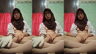 Gadis Sma Yuva Main Bdsm Dengan Seragam Sekolah, Gesekan Membara Hingga Climax Panas