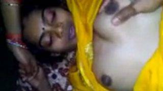 Pembantu Bersanggul Sari Sutra Kuning, Menggoda Dengan Nafsu Liar