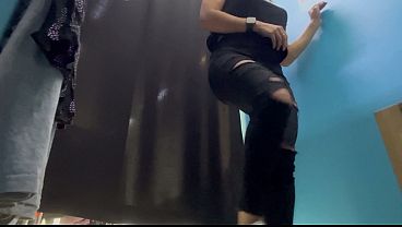 Ganti Baju Di Ruang Ganti, Cewek Rusia Montok Dengan Toket Gede Dan Pentil Keliatan.