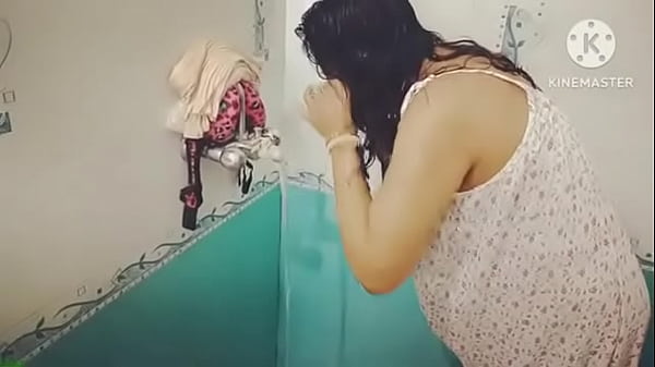 Desi Mandi Panas Penuh Nafsu