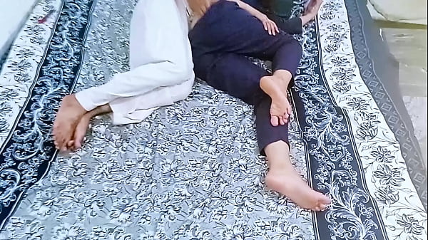 Desi Manis Pemalu Alami Pengalaman Pertama, Gadis Desa Buka Selera