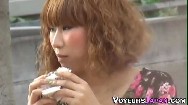 Gadis Jepang Menggesekkan Memeknya