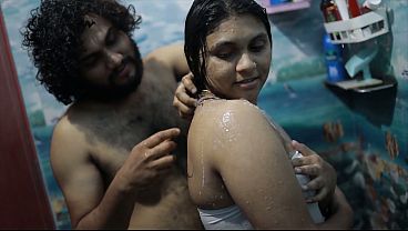 Cewek India Mandi Air Panas, Abang Tiri Colok Colok
