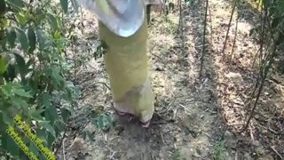 Ngentot Liar Sama Tante Desi Di Luar Rumah, Basah Kuyup Kena Angin.