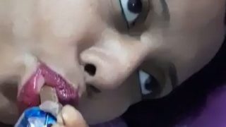 Nonton Video Ngentot Sambil Ngemil Coklat – Desi Randi Bugil Bikin Greget