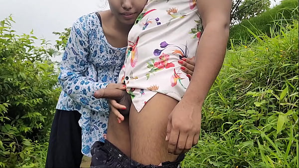 দেশি ভাবির চুদাই খোলা মাঠে, গরম আর নোংরা।